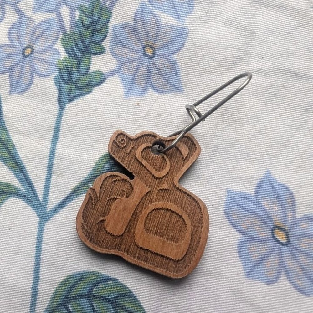 Twister Native Alaskan Fox Zipper pull made of Local Alder